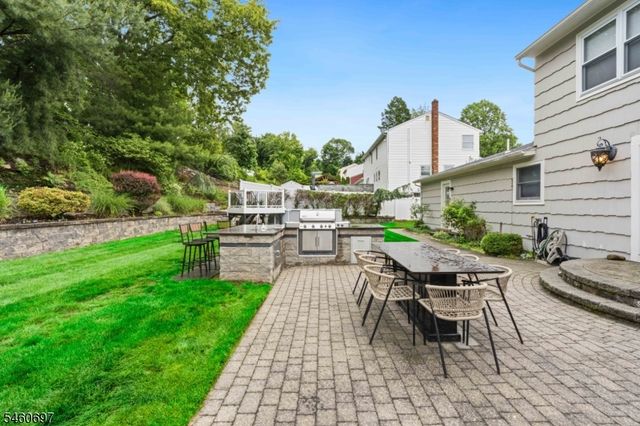 15 Almroth Dr, Wayne Twp., NJ 07470