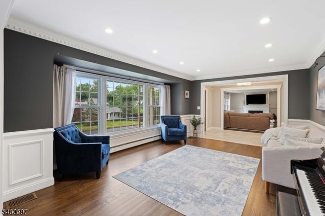 15 Almroth Dr, Wayne Twp., NJ 07470