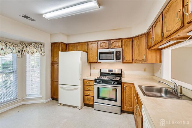 1801 Timber Oaks Road, Edison, NJ 08820