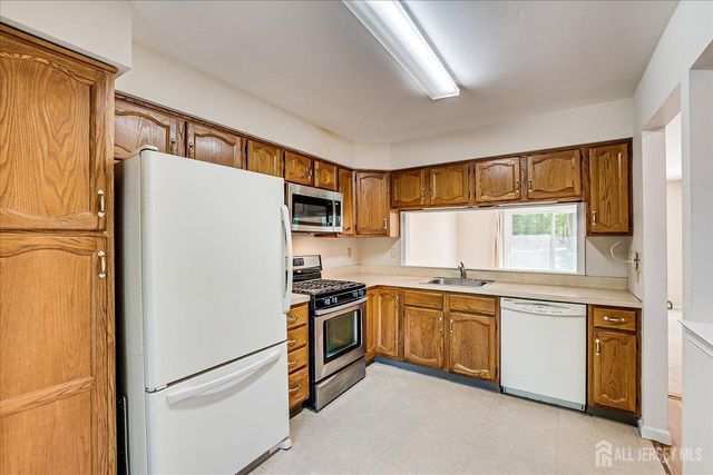 1801 Timber Oaks Road, Edison, NJ 08820