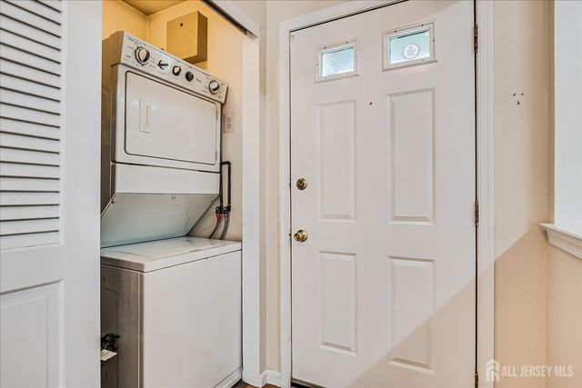 1801 Timber Oaks Road, Edison, NJ 08820