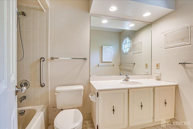1801 Timber Oaks Road, Edison, NJ 08820