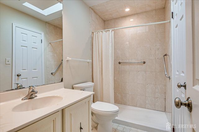1801 Timber Oaks Road, Edison, NJ 08820