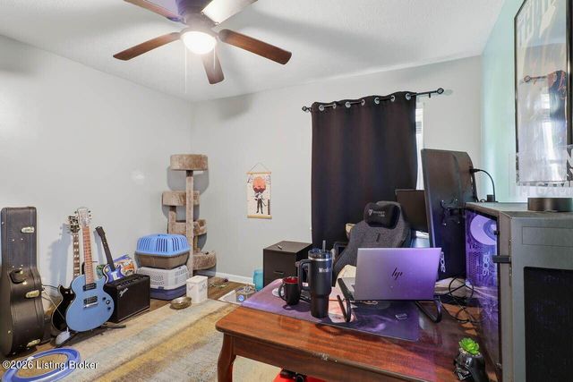 7904 Candleglow Ln, Louisville, KY 40214