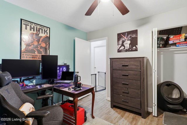 7904 Candleglow Ln, Louisville, KY 40214