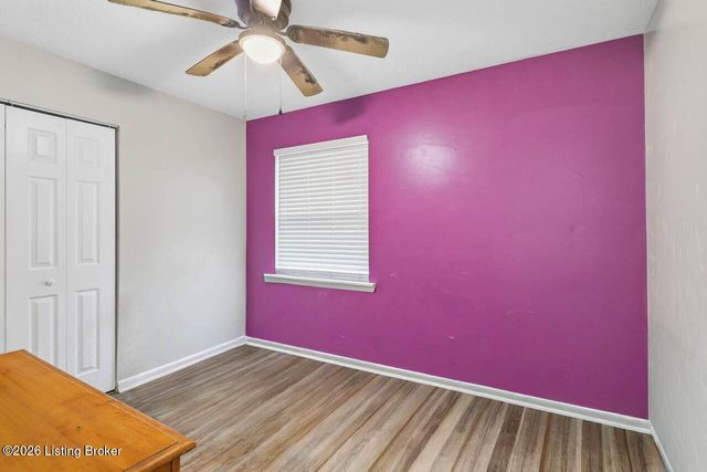 7904 Candleglow Ln, Louisville, KY 40214