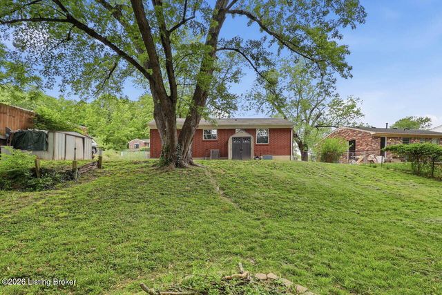 7904 Candleglow Ln, Louisville, KY 40214