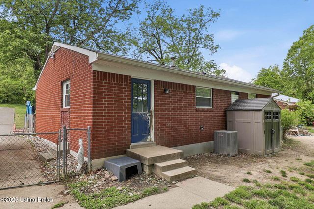 7904 Candleglow Ln, Louisville, KY 40214