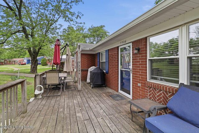 7904 Candleglow Ln, Louisville, KY 40214