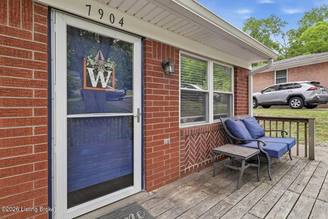 7904 Candleglow Ln, Louisville, KY 40214