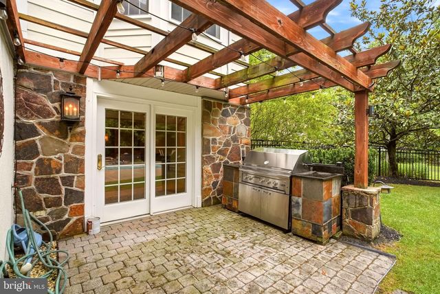 5 NATHANIEL CT, Glen Mills, PA 19342