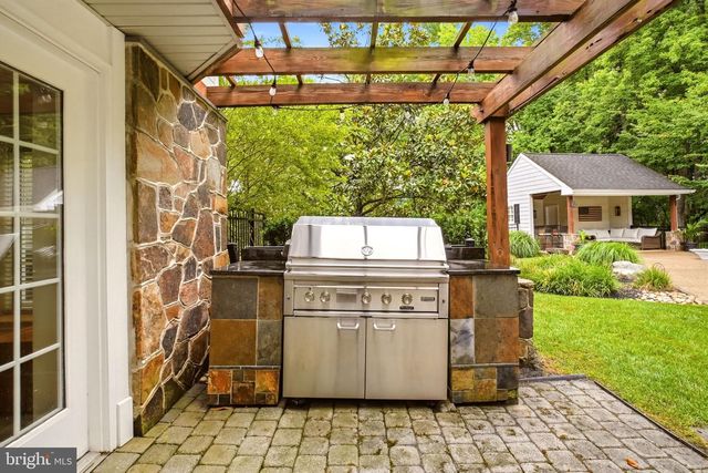 5 NATHANIEL CT, Glen Mills, PA 19342