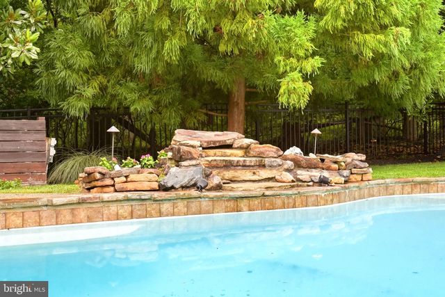 5 NATHANIEL CT, Glen Mills, PA 19342