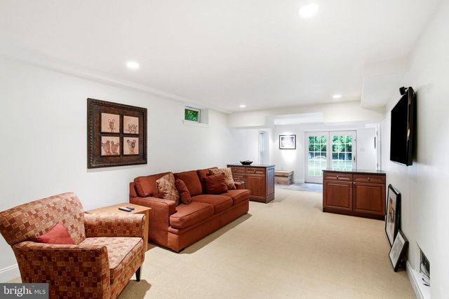 5 NATHANIEL CT, Glen Mills, PA 19342