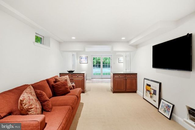 5 NATHANIEL CT, Glen Mills, PA 19342