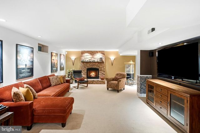 5 NATHANIEL CT, Glen Mills, PA 19342