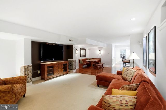 5 NATHANIEL CT, Glen Mills, PA 19342