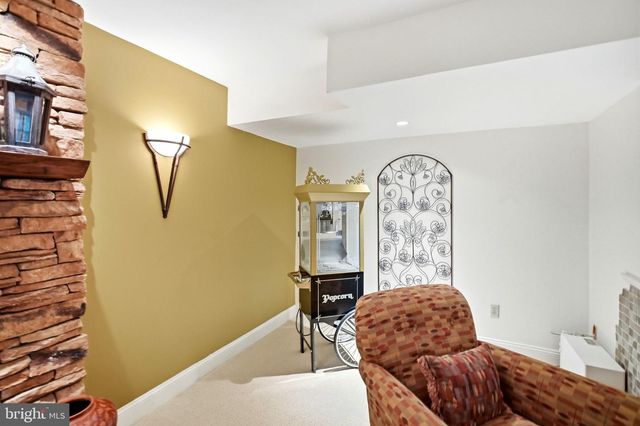 5 NATHANIEL CT, Glen Mills, PA 19342
