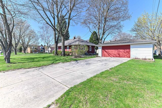 1700 Menomonee AVENUE, South Milwaukee, WI 53172