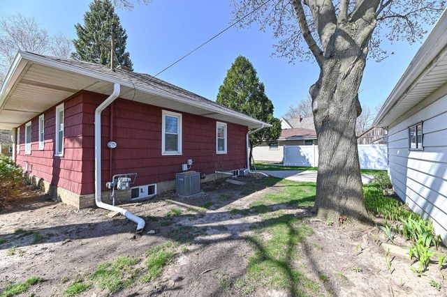 1700 Menomonee AVENUE, South Milwaukee, WI 53172