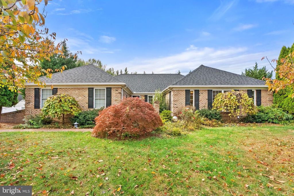 212 FAIRFIELD DR, Winchester, VA 22602