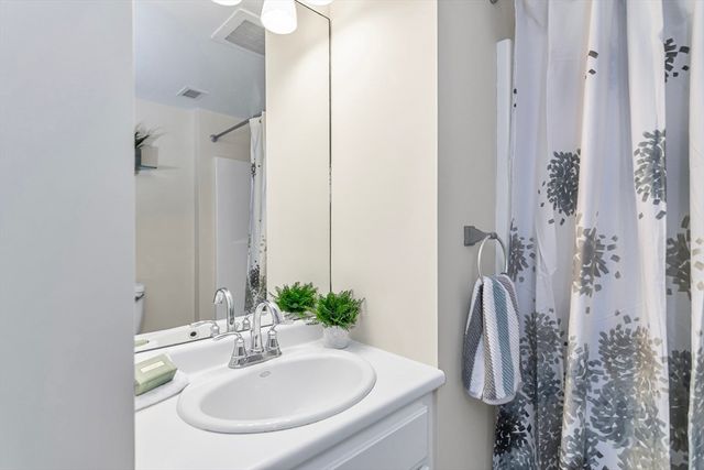 23-33 Middle Street 21, Lowell, MA 01852