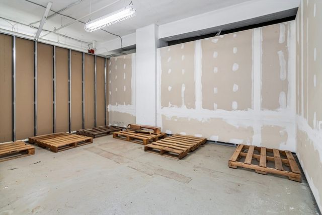 23-33 Middle Street 21, Lowell, MA 01852