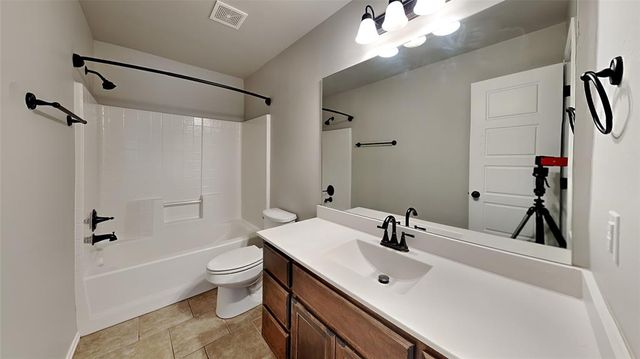 1300 Selborne Place, Yukon, OK 73099