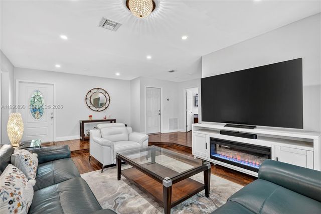 3851 NW 78th Ln, Coral Springs, FL 33065