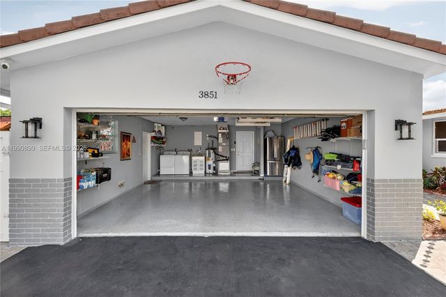 3851 NW 78th Ln, Coral Springs, FL 33065