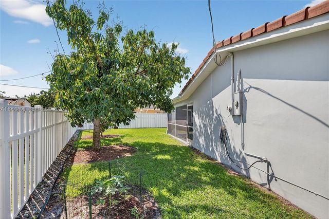 3851 NW 78th Ln, Coral Springs, FL 33065