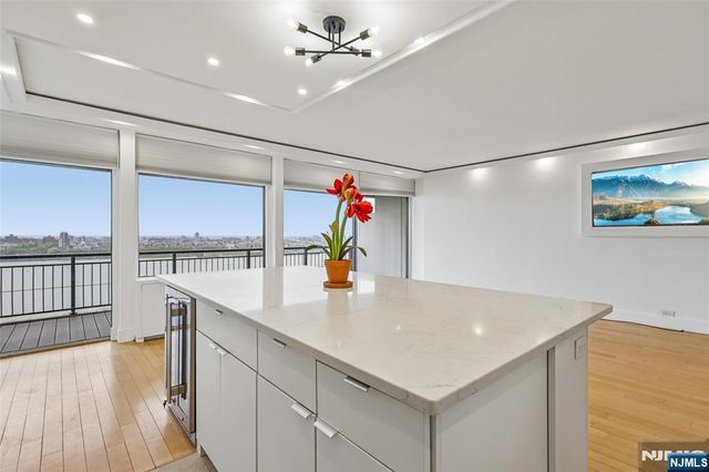 1 Horizon Road 1404, Fort Lee, NJ 07024