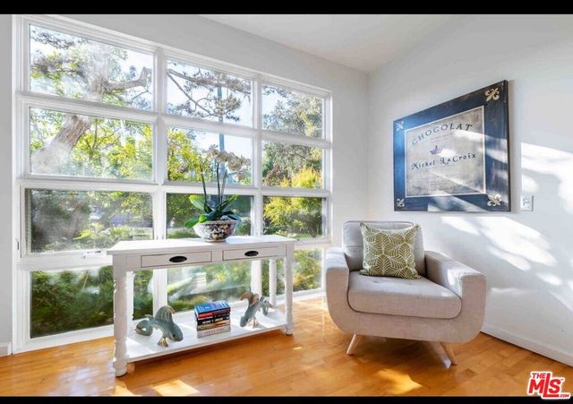 12318 Dorothy Street, Los Angeles, CA 90049