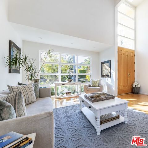 12318 Dorothy Street, Los Angeles, CA 90049