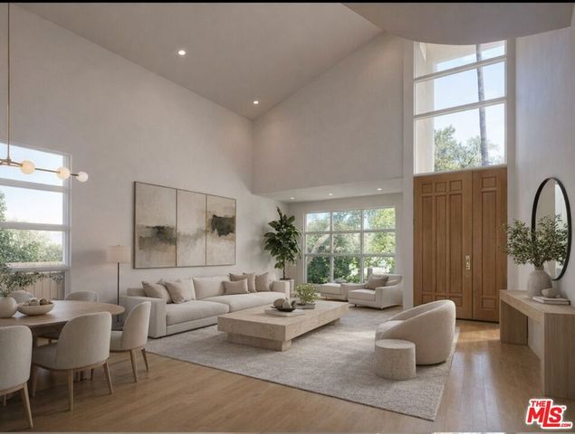 12318 Dorothy Street, Los Angeles, CA 90049