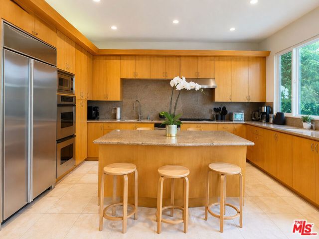 12318 Dorothy Street, Los Angeles, CA 90049