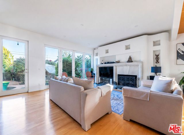12318 Dorothy Street, Los Angeles, CA 90049