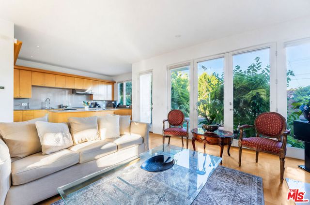 12318 Dorothy Street, Los Angeles, CA 90049