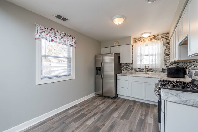 400 7th Avenue, Libertyville, IL 60048
