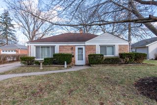 400 7th Avenue, Libertyville, IL 60048