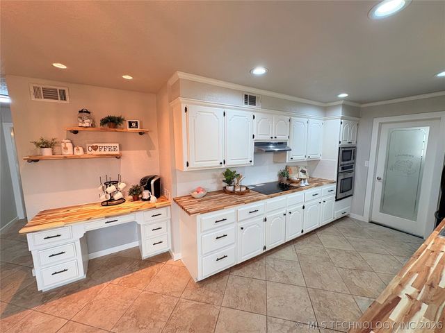 1115 Surrey Drive, Ardmore, OK 73401