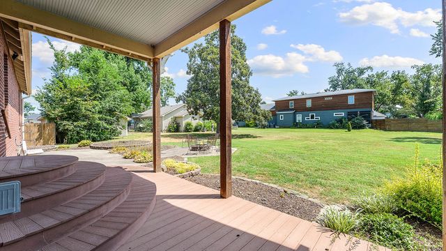 210 NW F Street, Bentonville, AR 72712