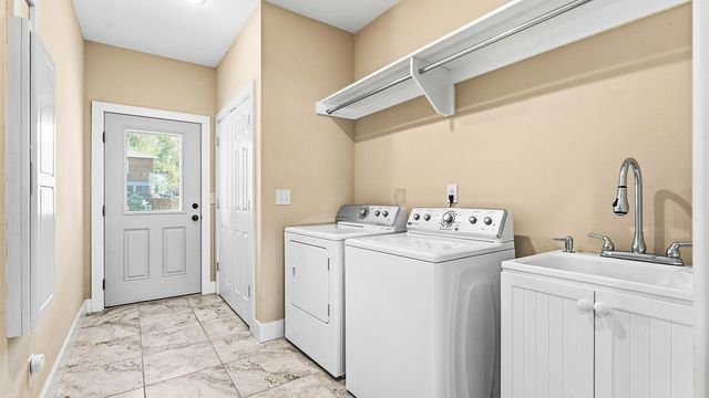 210 NW F Street, Bentonville, AR 72712