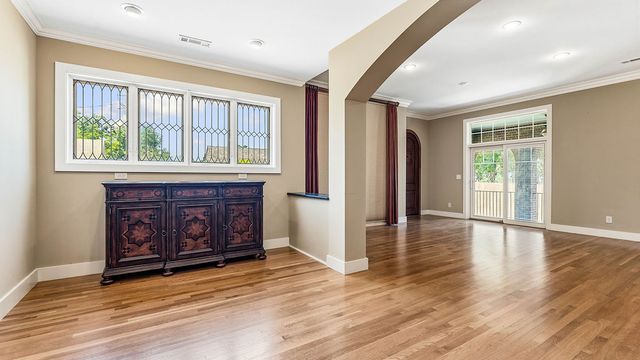 210 NW F Street, Bentonville, AR 72712