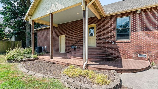 210 NW F Street, Bentonville, AR 72712