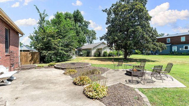 210 NW F Street, Bentonville, AR 72712