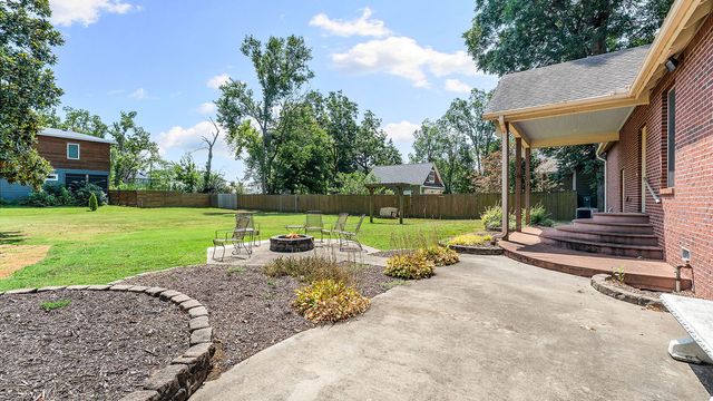 210 NW F Street, Bentonville, AR 72712