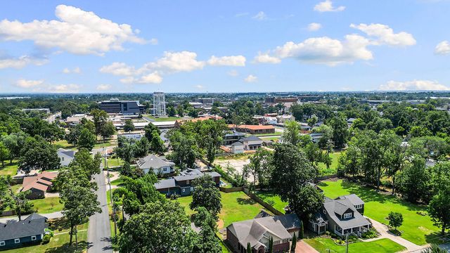 210 NW F Street, Bentonville, AR 72712
