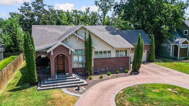 210 NW F Street, Bentonville, AR 72712