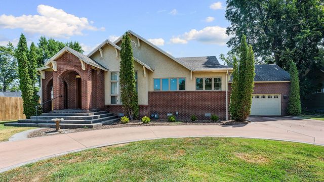 210 NW F Street, Bentonville, AR 72712